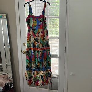 Maxi tropical dress. Tie sleeves and zip up back